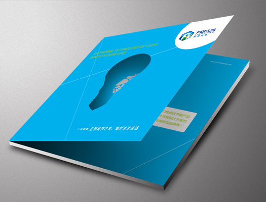 目前樣本畫冊已經(jīng)是企業(yè)必備的合作工具，完美的樣本可以讓客戶在短時(shí)間內(nèi)了解產(chǎn)品，盡快促成客戶合作。一本好的樣本能夠讓客戶找到他所需要的產(chǎn)品，好的樣本都具備產(chǎn)品多樣、設(shè)計(jì)到位、文字介紹清晰，加上也會(huì)融入企業(yè)文化在里面，能夠讓客戶有興趣了解整個(gè)樣本里面的內(nèi)容。那么樣本印刷在印刷的過程需要注意哪些細(xì)節(jié)?