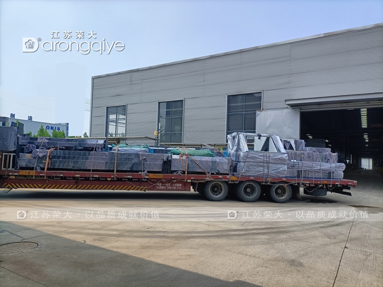 江蘇榮大不銹鋼公交候車亭發(fā)貨圖一