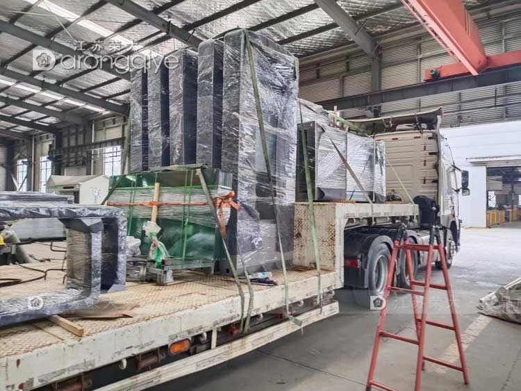 上海智能公交候車(chē)亭第三批次發(fā)貨配圖一