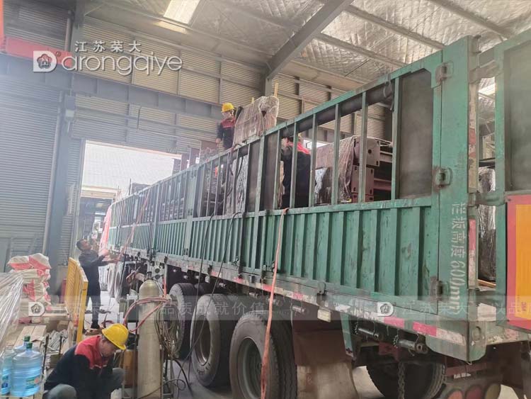 山東智慧公交候車亭第七批次裝車圖片