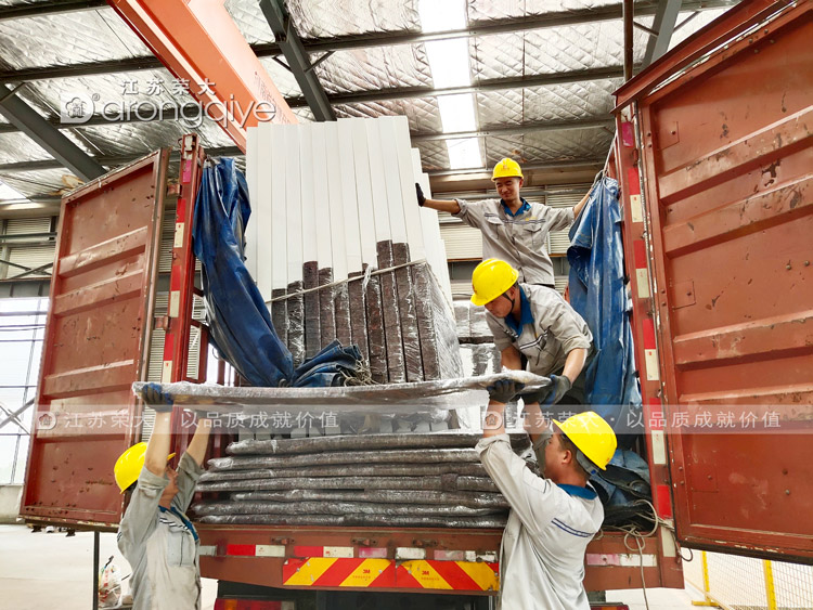 第四批安徽現(xiàn)代候車亭發(fā)貨圖一