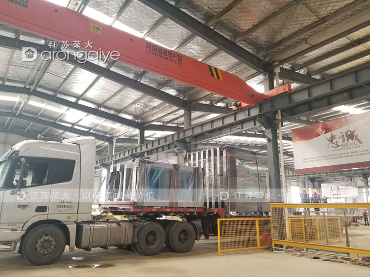 第三批現(xiàn)代候車亭發(fā)貨圖一