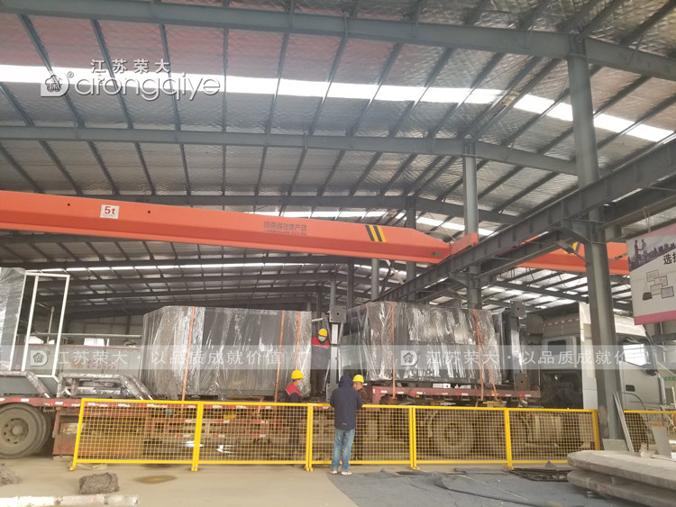 第三批廣東智能公交候車(chē)亭發(fā)貨圖一