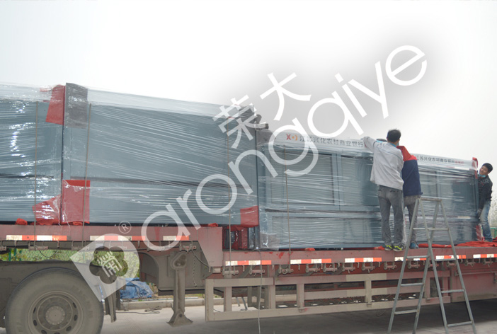 閱報(bào)欄裝車圖二