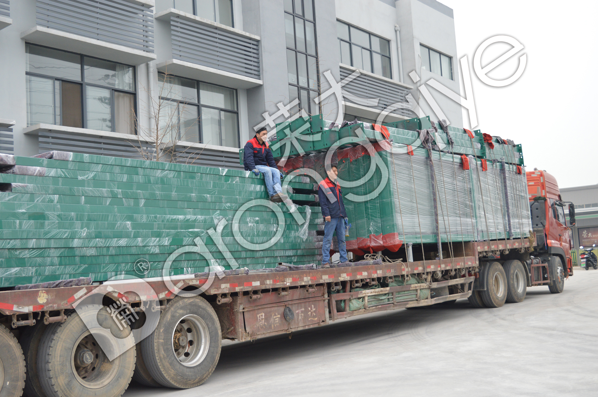 公交候車(chē)亭裝車(chē)圖一