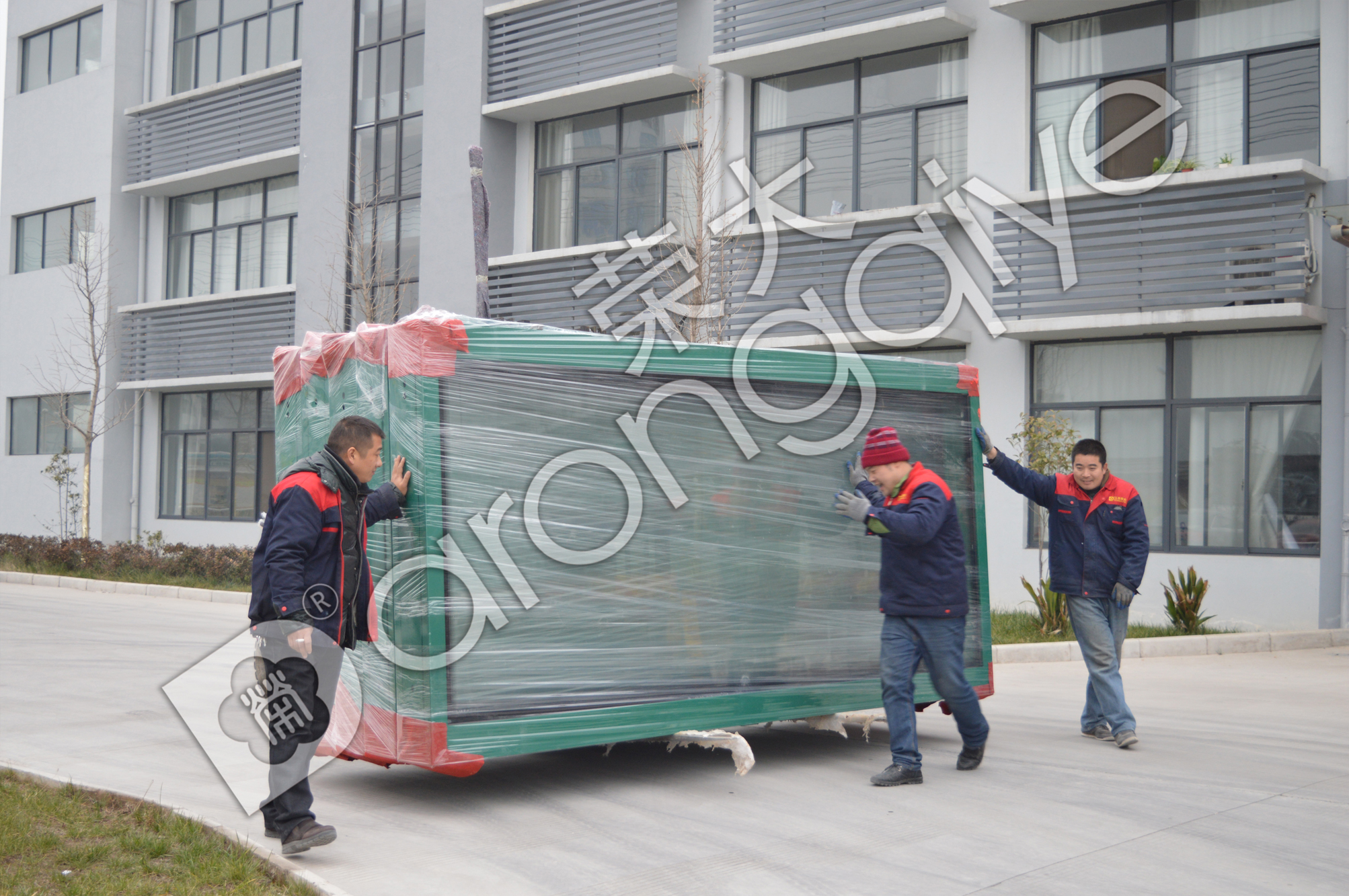 公交候車(chē)亭裝車(chē)圖二