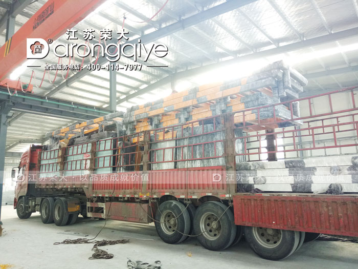 山東第一批公交候車亭發(fā)貨圖一